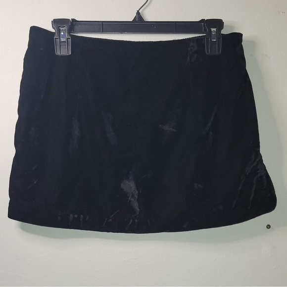 NWT Free People Annalise Velvet Mini Skirt Black Unlined Notched Hem Size 2 0431 - Picture 2 of 9